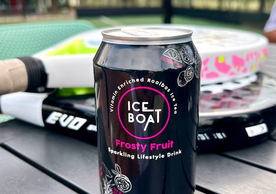 An Ice tea Ice Boat Tin at a padel game