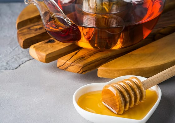 Teapot of red tea and honey