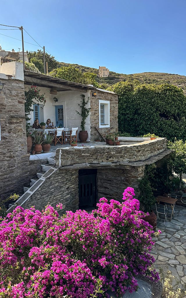 Terrace of an old house on Andros. Ferienhaus auf Andros