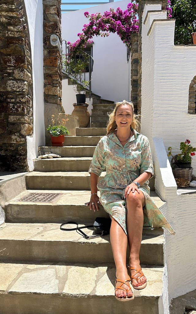 Lady sitting on steps in Falatados, Tinos, Greece, Griechenland, Frau auf Treppe in Tinos