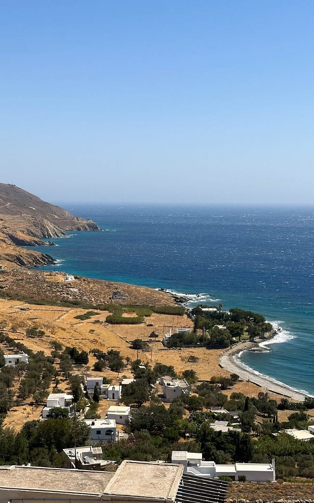 Tinos coastline in Greece. Blick auf die Küste in Tinos