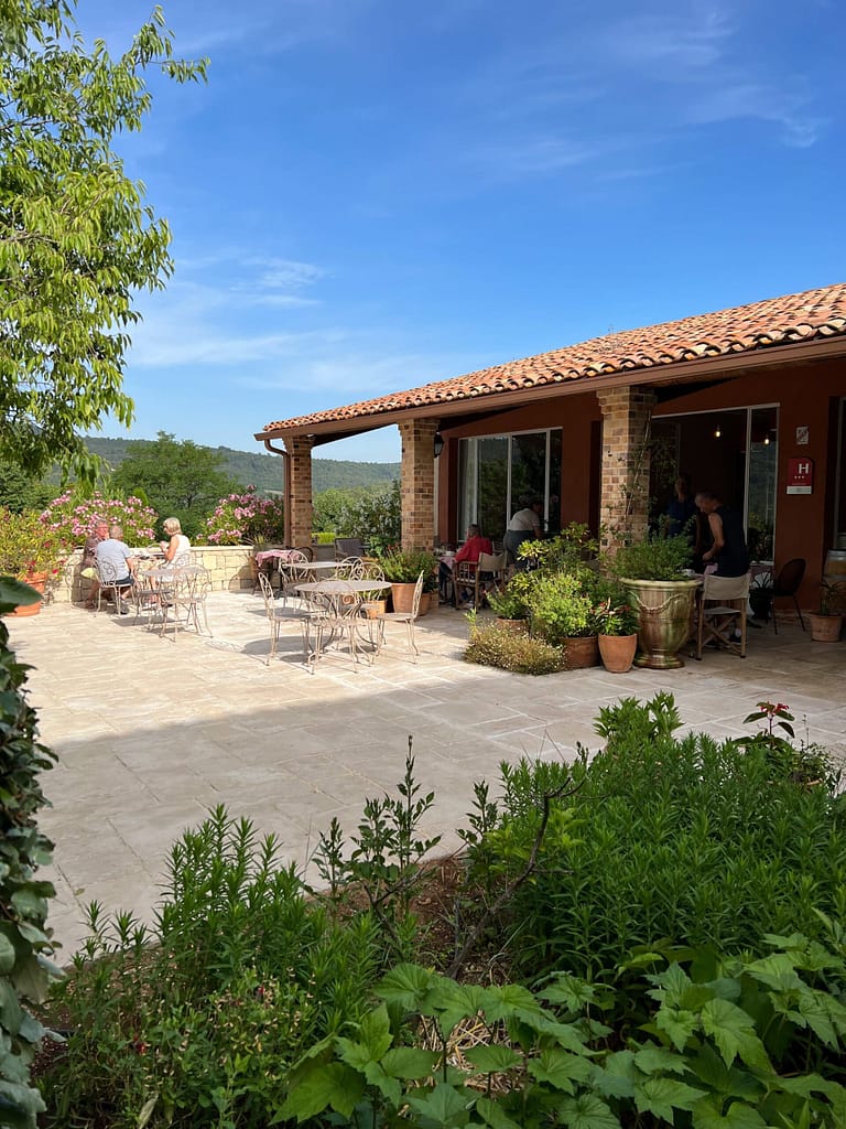 Hotel and restaurant in the heart of the lavender fields in the Provence with outside eating area