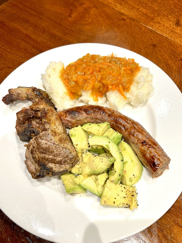 Mielie pap and chakalaka. Best South African dishes. Besten südafrikanischen Gerichte