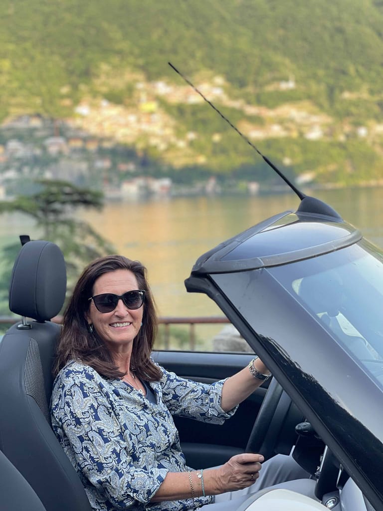 Lady in Mini Convertible at Lake Como. Frau im Mini am Comer See