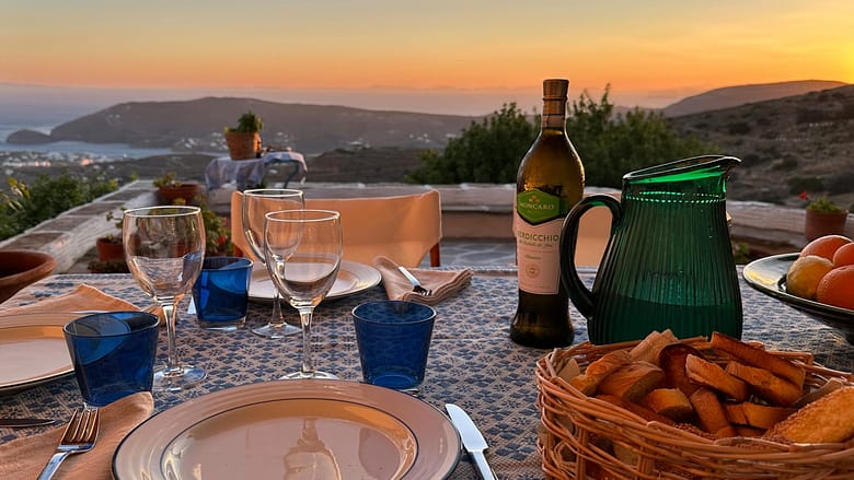 Sunset over the Aegean Sea. Sonnenuntergang über der Ägäis. Sunset Dinner. Abendessen in Ferienhaus auf Andros