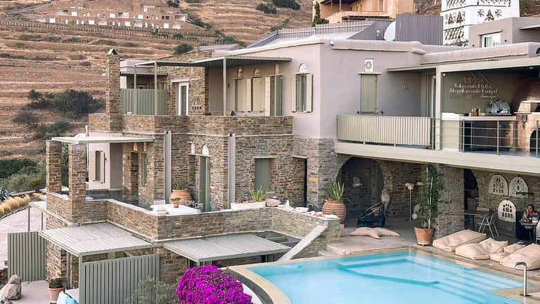 Aeolis Tinos Suites. Hotel on Tinos. Hotel auf Tinos. Hotel pool