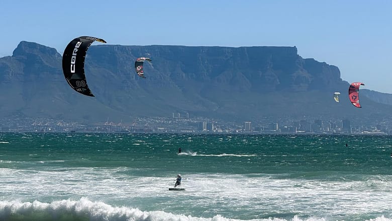 Kitesurfer Bloubergstrand, Table Mountain, Tafelberg,