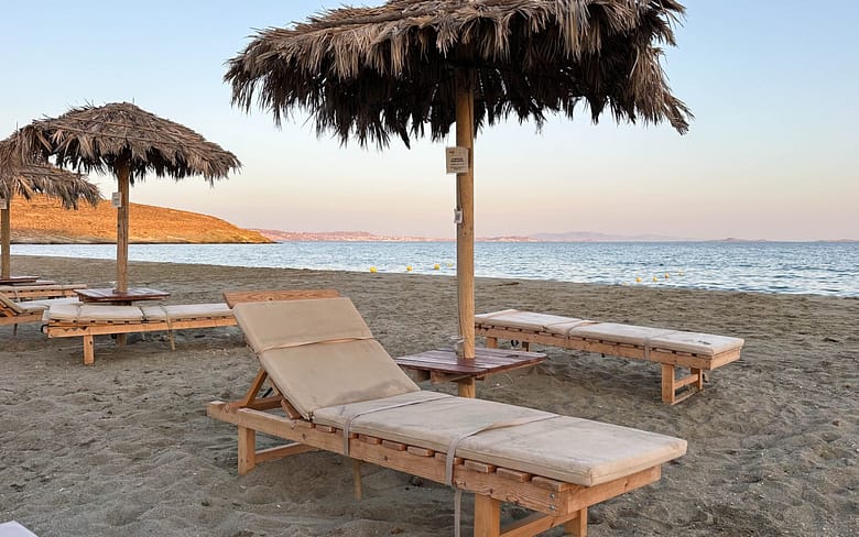 Skiladar Beach, beach with sunbed, Greece, Griechenland, Strand mit Sonnenliegen und Sonnenschirm