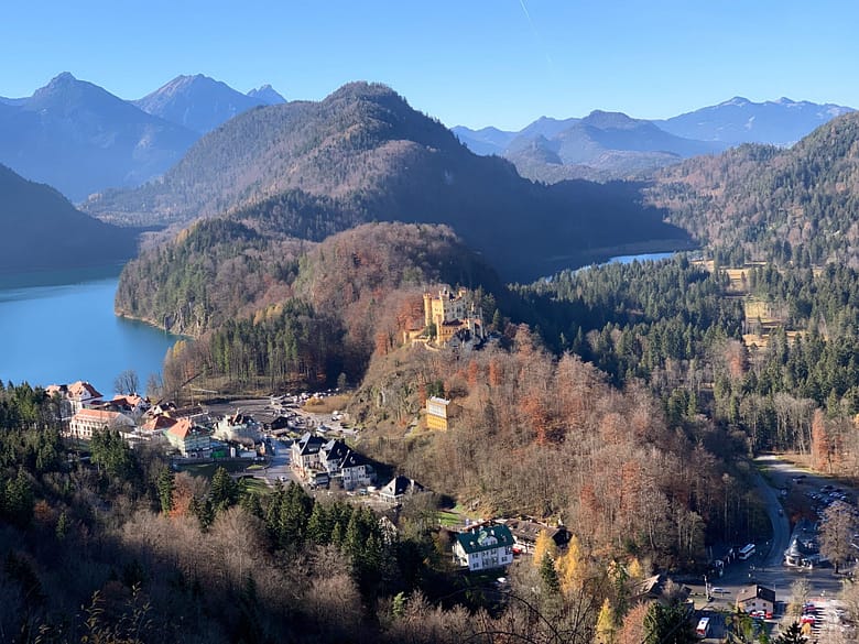 Travelbuddieslifestyle in Füssen with a view from Neuschwanstein over Alpsee and Schwansee