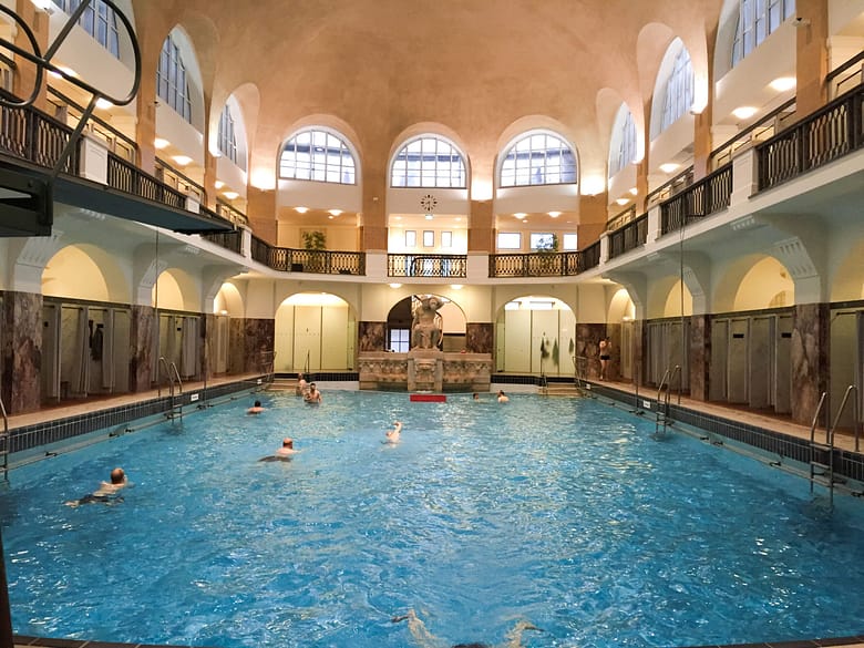 Elisabeth Halle Aachen, Schwimmhalle