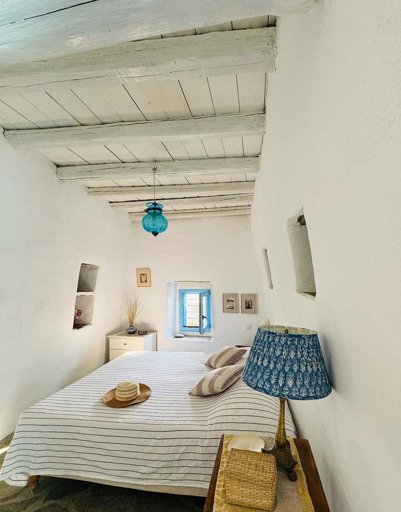 Bedroom in Greece. Schlafzimmer Ferienhaus auf Andros