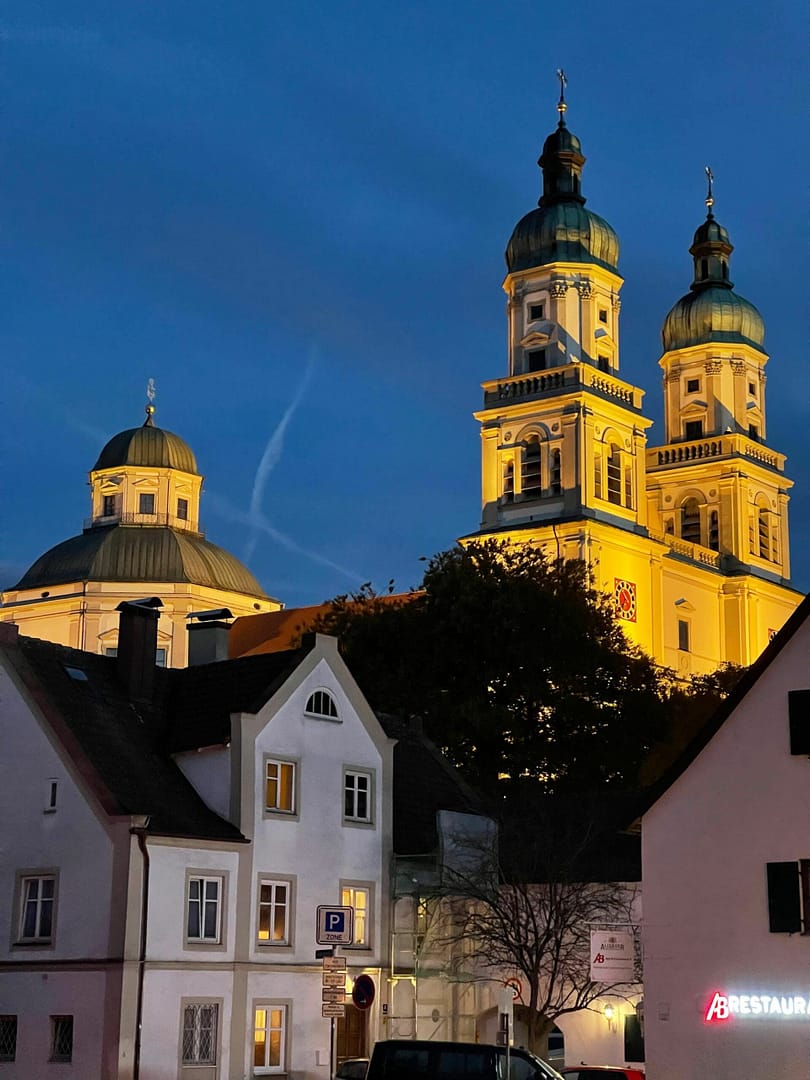 Travelbuddieslifestyle in Kempten, St. Lorenz Basilica by night , perfect for shopping