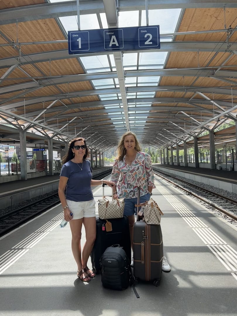 Travelbuddies at the train station